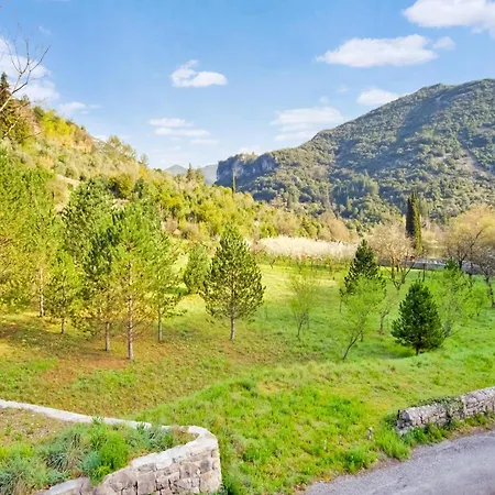 With Direct Access To The River Tatil Evi *