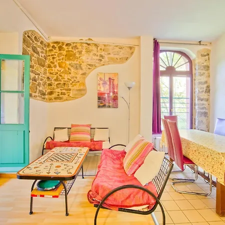 With Direct Access To The River Gornies