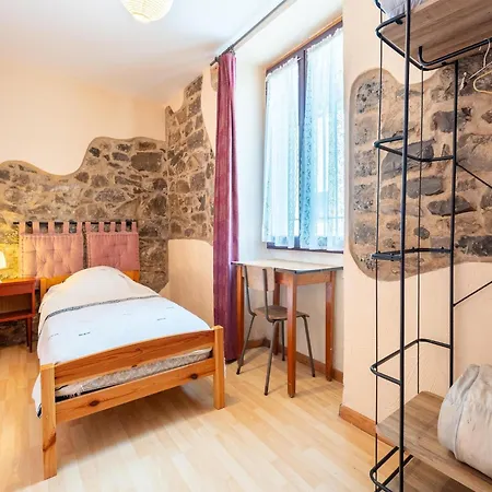 With Direct Access To The River *