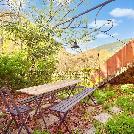 With Direct Access To The River Tatil Evi
